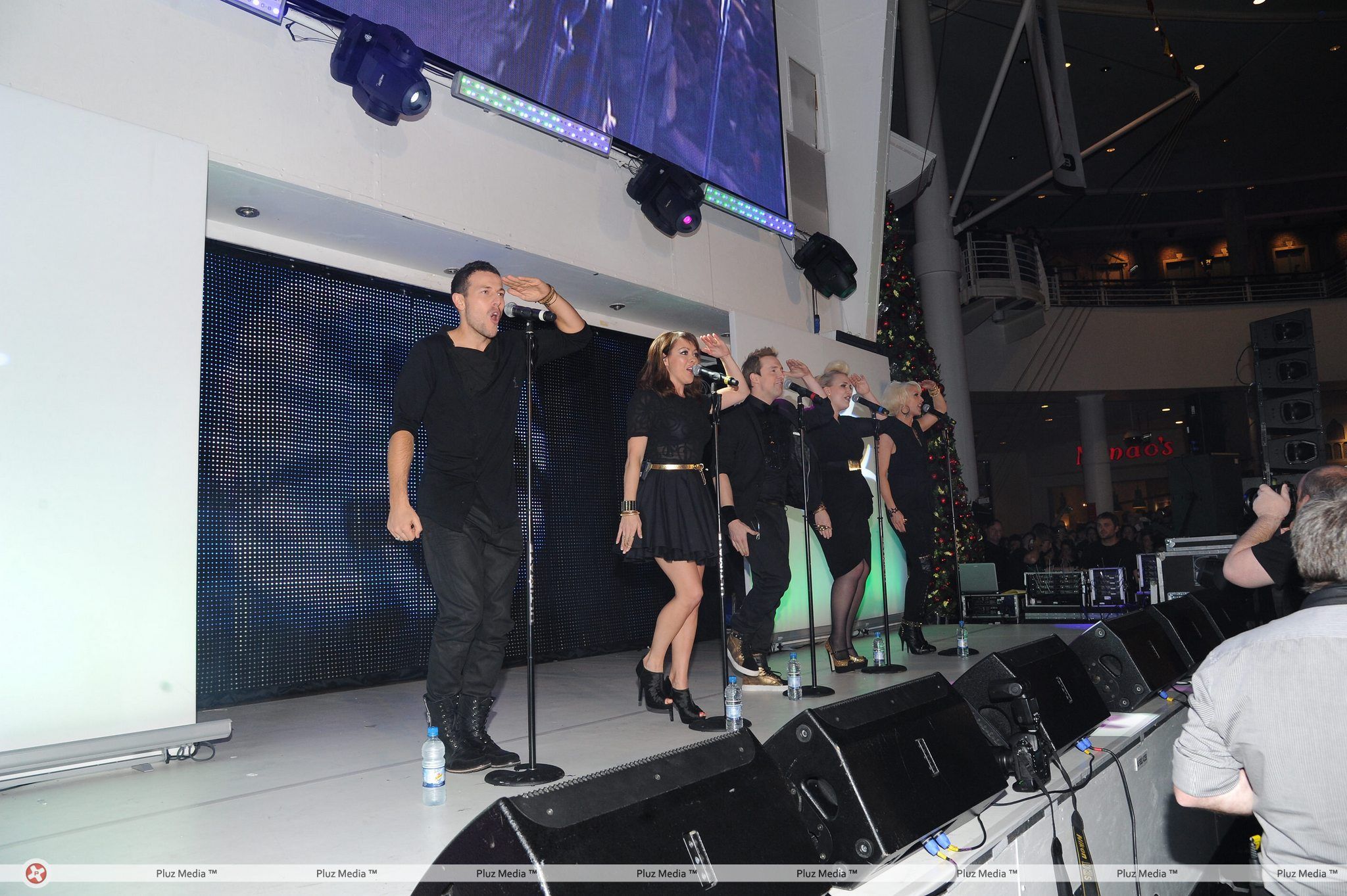 Steps' performs live at the Trafford centre in Manchester | Picture 111525